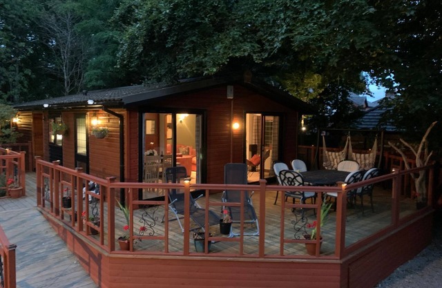 THE HERMITAGE, pet friendly, with hot tub in Penrith