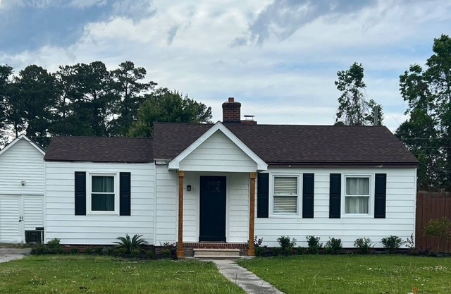 The Hiatt House, 1800sf Wedding Lodging or Executives an unexpected elegant gem