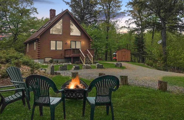 The Hidden Cabin (Close Access to Moosehead Lake!)