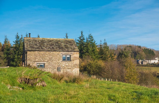 THE HIDDEN PLACE, romantic, with open fire in Pooley Bridge