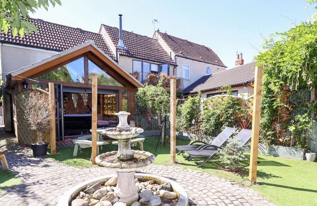 The Hide Away, BARLBY