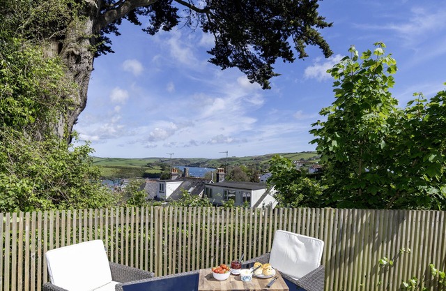 The Hideout-Boutique Cabin, Estuary View & Parking