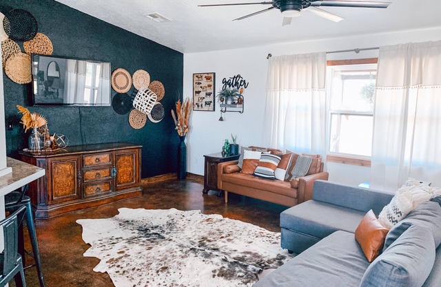 The Highland Hideout- 2 Bed/ 2 Bath/ Sleeps 5/ Firepit