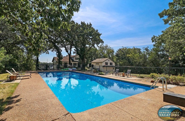 The Highland House - Heated Pool, Lake Elizabeth Dock! Perfect for families and groups