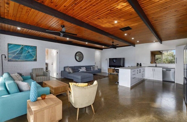 The Hilderton on Hogans - 5 bedrooms