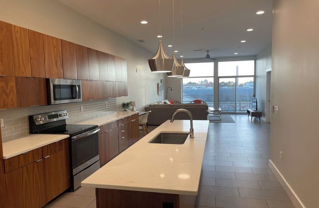 The Hillsborough - Raleigh Luxury Apartments