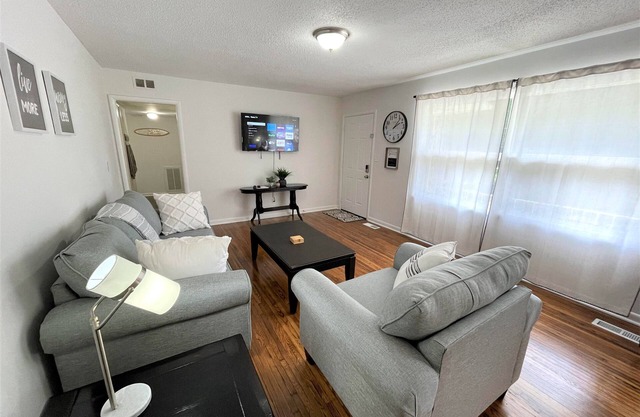 Stay @ The Hilltop - Gorgeous Remodel 14 min. to DT