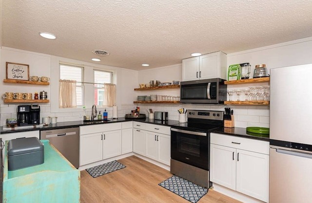 "The Hive" - HistoricDowntown Berlin, 4 BR, 2 Bath