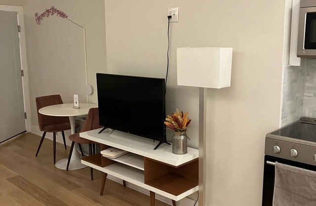 The Holiday - 1BR - Apt 3B