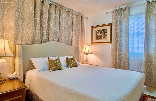 The holiday cottage 2 guest suite .Private bedroom,bathroom,entrance ,kitchen