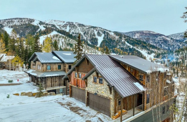 The Homestead on Home Again 6BD 4 BA Amazing Mountain Views Ski In/Out