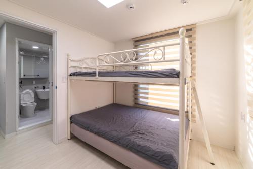 The house has 4 bedrooms and 3 bathrooms.