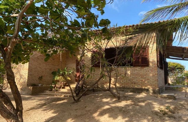 Maison dans les dunes, plage de sources, EC