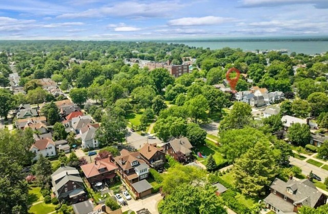 The House on Park: 4 Bedroom/2 Bath Family-Friendly Home in the heart of Erie!