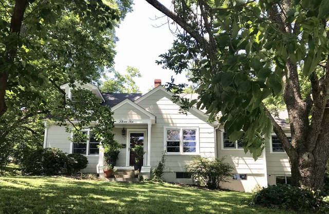The House on the Hill! Well-kept Hillsborough home