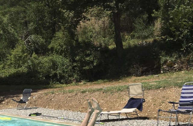 La Maison aux volets bleus: paix, espace, nature et une magnifique piscine !