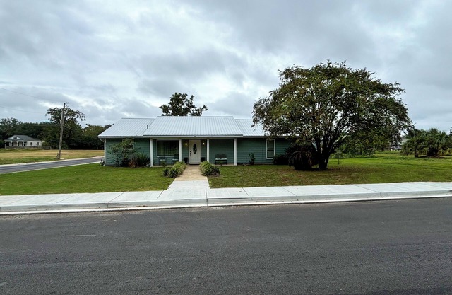 The Howard House in Biloxi – Walk to Beach, Art, and Entertainment