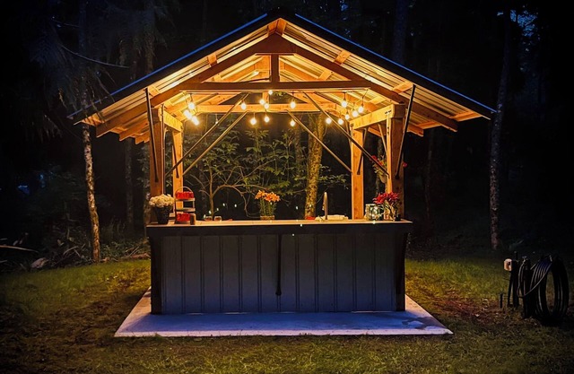 THE HUCKLEBERRY GLAMPSITE, EXPERIENCE THE MAGIC!
