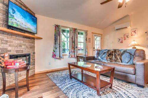 The Hummingbird Hideout Cabin Near Bryson City and Cherokee