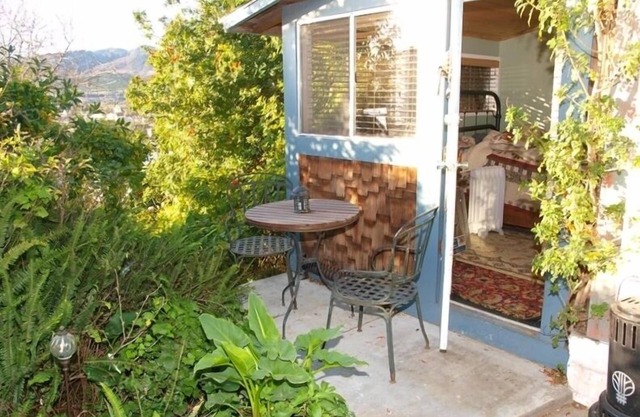 The Hummingbird Cottage, Treehouse & Garden - Ocean & Mountain Views