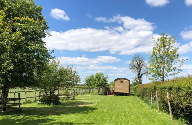 The Hut, MARKET BOSWORTH