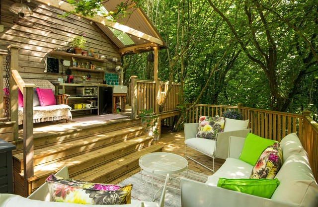 The Hut @Rawsons - a glamping that sleeps 2 guests in 1 bedroom