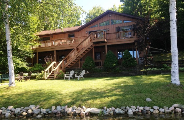 Le Hydeaway à Sunrise Lake - grande maison de vacances en famille au bord du lac, 13 personnes