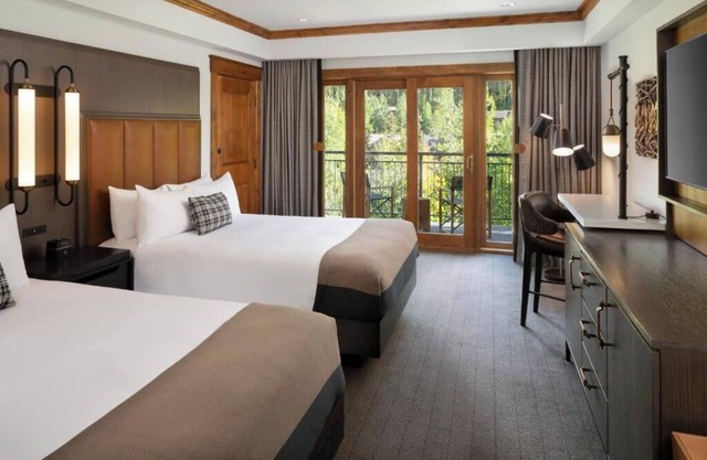 The Hythe in Lionshead - QQ room - walk to ski lifts, pool, spa, dining onsite!