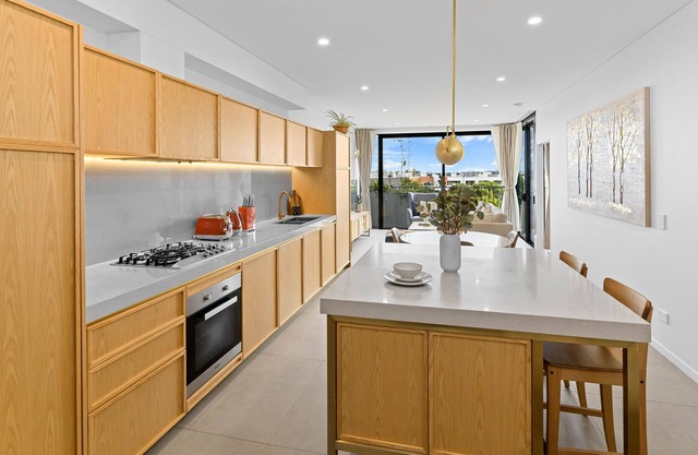 The Iconic - Near CBD & Airport, Parking & Study