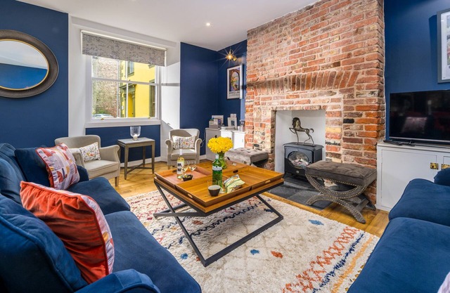 THE INDIGO HOUSE, pet friendly, with a garden in Berwick-Upon-Tweed