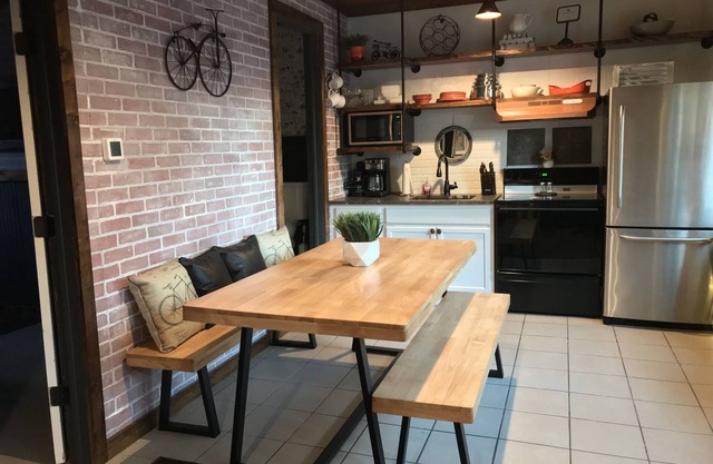 La suite industrielle 2 chambres 1 salle de bain New Listing !!! Près de Caberfae / Crystal