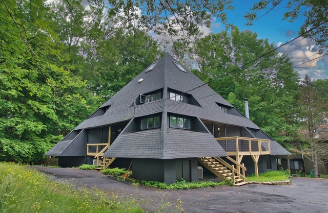 The infamous Pocono Pyramid Featured on HGTV Ugliest House In America!