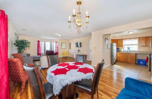 Spacious 5 Bedroom Home Mins to NYC & EWR