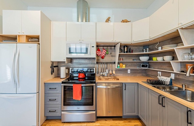 The Iron Loft In Downtown | 2 Bed, 1 Bath