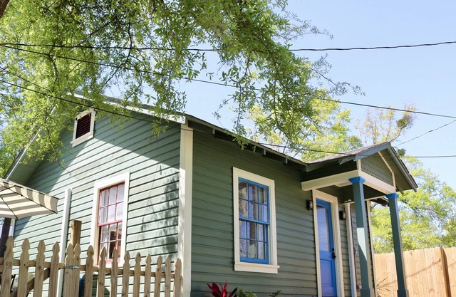 The Ivy - A Historic Cottage