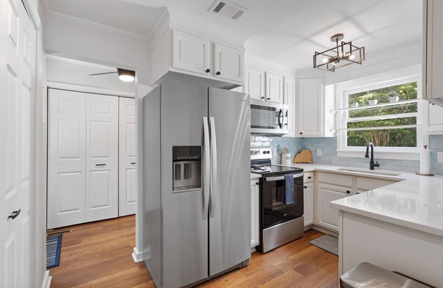 The James Cottage - Clean, Cozy, Coastal - Sleeps 6- 1mi to Historic DT Beaufort