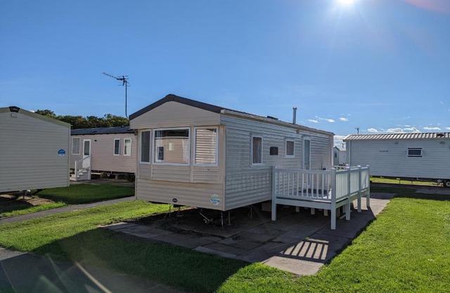 The Jones's Family Caravan with private decking - Presthaven