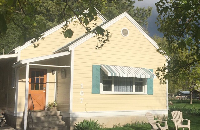 Le Julia Vintage Cottage à Victorian Woods, une retraite paisible dans la nature