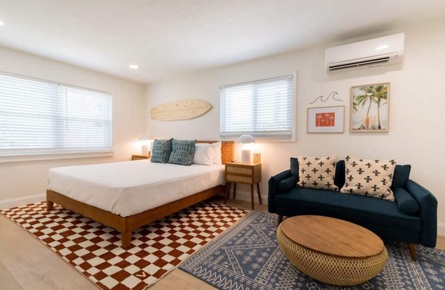 THE JUNI - Studio Steps to Beach + Downtown