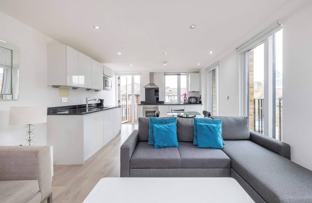 Comfortable two bedroom apt in the heart of Euston / Kings Cross Area (CW8)