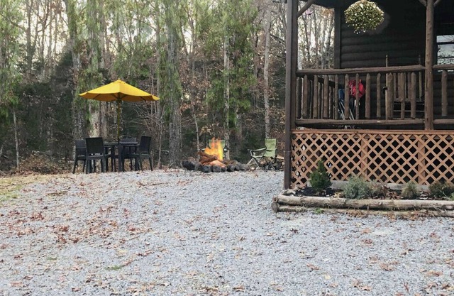 Tiny Cabin Near Green River Private, Dog Friendly, Smart TV, WiFi, Fire Pit