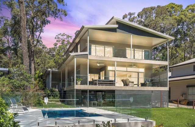 The Lake House - Complete Lakefront Oasis at Murrays Beach, Surrounded by Native Bushland & Wildlife