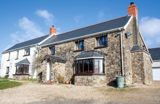 The Lake House Retreat - 7 Bedroom Holiday Home - Sleeps 20 - Southgate