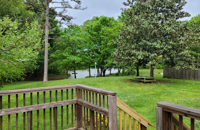 The Lake House, vacation at the lake shore