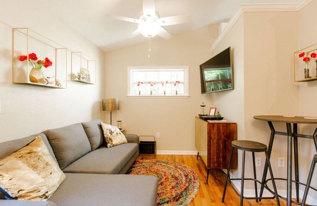 Le Lake Morton Loft dans le centre-ville historique de Lakeland, FL