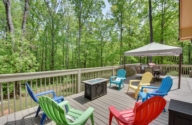 ‘The Lake Place’ Cabin w/ Golf Cart & Free Kayaks!
