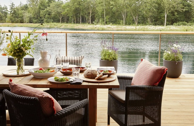 The Lakes by YOO, Hawthorn Lakeside Apartment - free access into onsite Spa