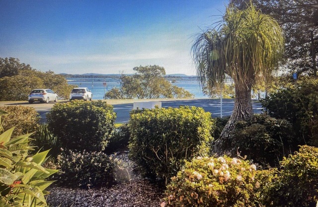 The Lakeside Garden