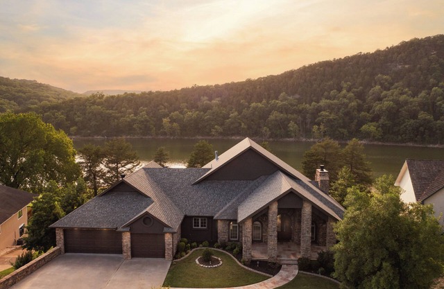 The Lakeside Stay