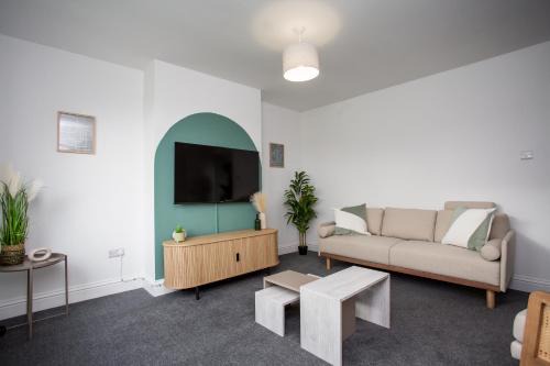 The Lampton - Modern - Gibside - Smart Tv - Wifi